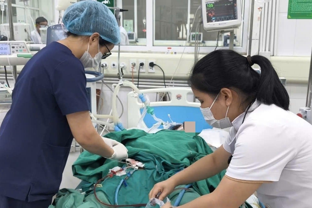 Hiện bệnh nhân vẫn đang được theo dõi, điều trị tích cực tại Khoa Cấp cứu. Ảnh: Bệnh viện Bệnh Nhiệt đới Trung ương.
