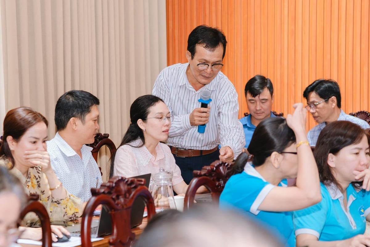 Buổi học đầu tiên của 'Lớp bồi dưỡng kỹ năng chuyển đổi số và ứng dụng trí tuệ nhân tạo trong giải quyết công việc cho cán bộ, công chức và người lao động'. Ảnh: Xuân Khu.