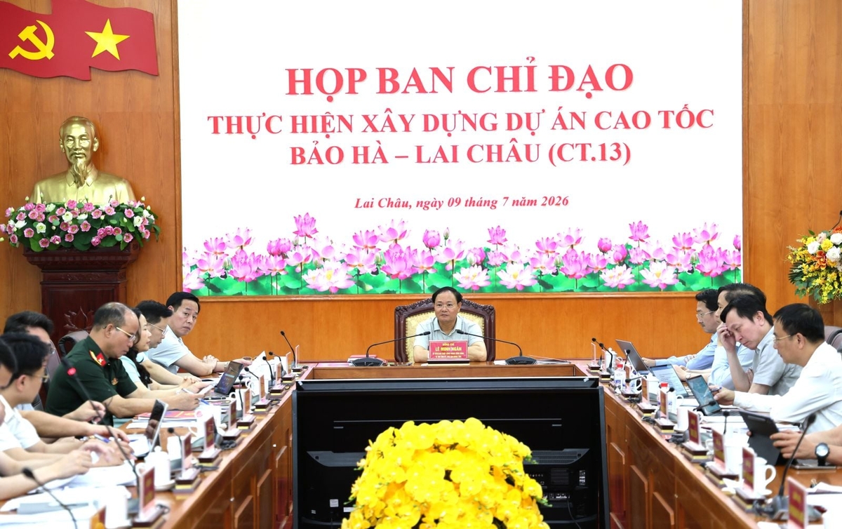 Bí thư Tỉnh ủy Lai Châu Lê Minh Ngân chủ trì họp Ban Chỉ đạo tỉnh Lai Châu thực hiện dự án cao tốc Bảo Hà - Lai Châu (CT.13). Ảnh: Nguyễn Chanh.