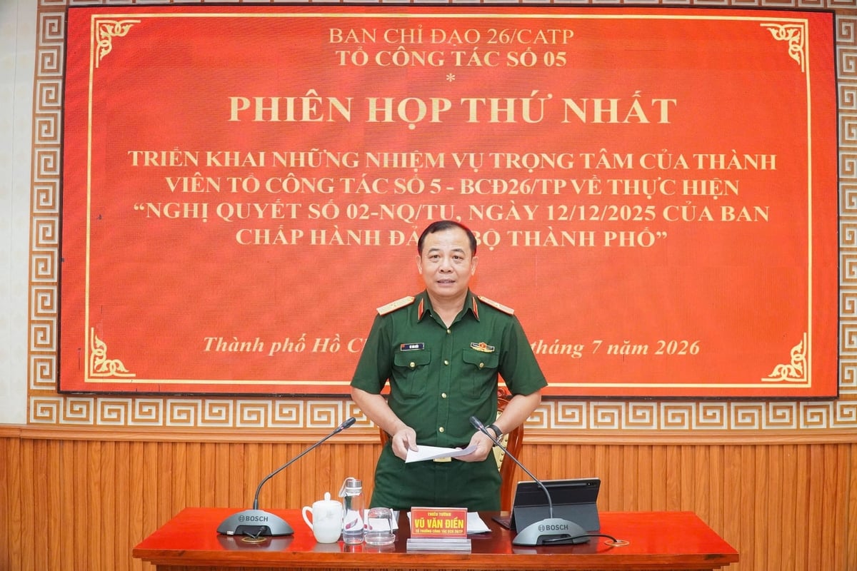 Thiếu tướng Vũ Văn Điền, Ủy viên Ban Thường vụ Thành ủy, Tư lệnh Bộ Tư lệnh TP.HCM chủ trì phiên họp triển khai các nhiệm vụ trọng tâm hướng tới mục tiêu xây dựng TP.HCM không ma túy vào năm 2030. Ảnh: Tổ công tác số 5.
