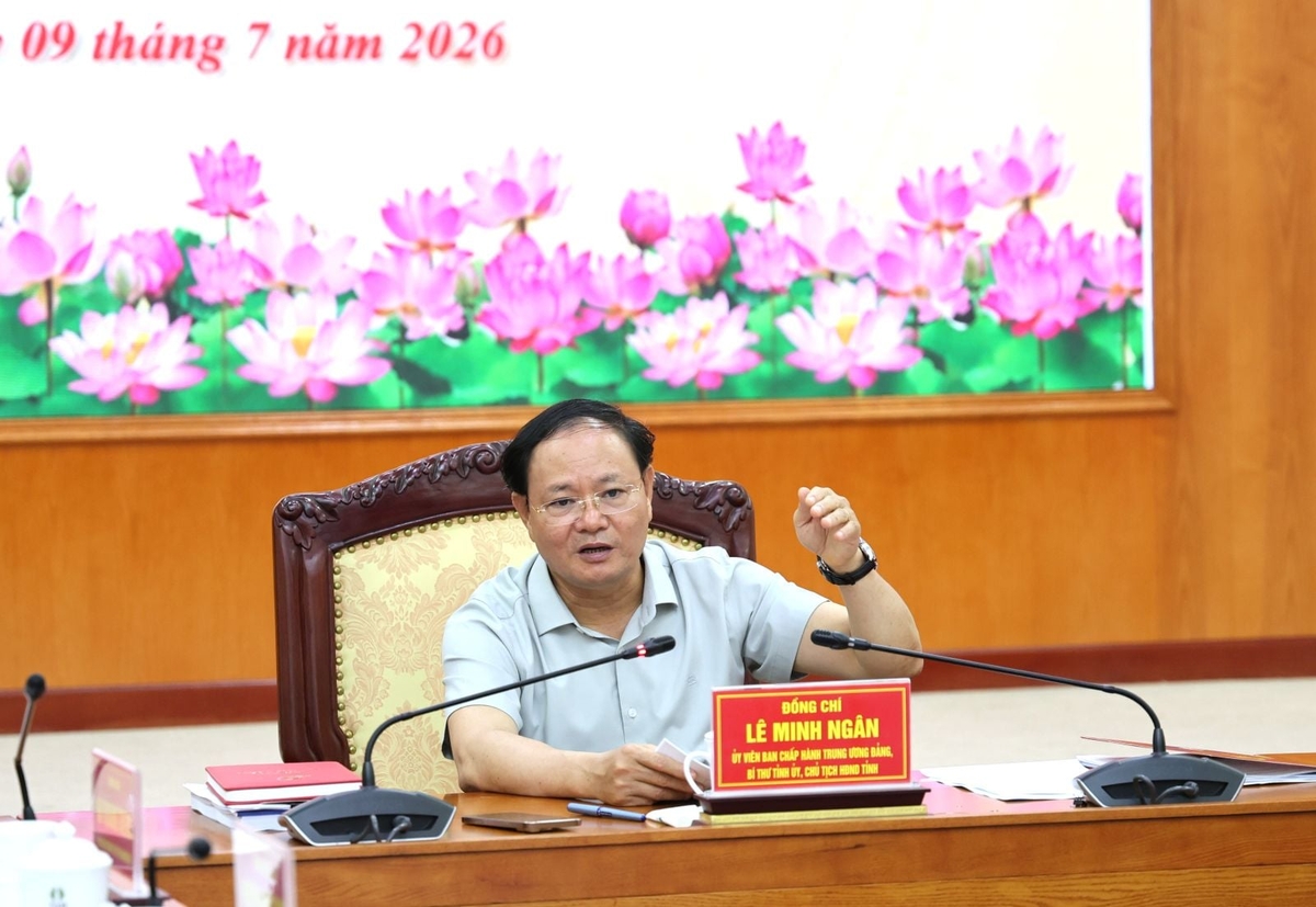 Kết luận cuộc họp, Bí thư Tỉnh ủy Lai Châu Lê Minh Ngân yêu cầu các cấp, ngành tập trung nguồn lực, đẩy nhanh tiến độ chuẩn bị đầu tư, sớm hoàn thiện hồ sơ để trình cấp có thẩm quyền quyết định chủ trương đầu tư dự án. Ảnh: Nguyễn Chanh.