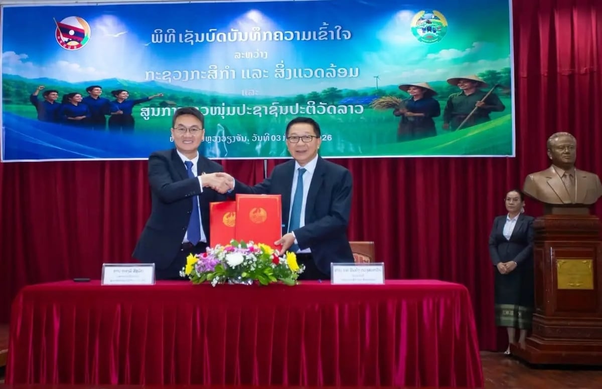 Lễ ký kết Biên bản ghi nhớ (MOU) phát triển nông nghiệp bền vững giữa Bộ Nông nghiệp và Môi trường và Đoàn Thanh niên Nhân dân Cách mạng Lào. Ảnh: Tạp chí Lào Việt.