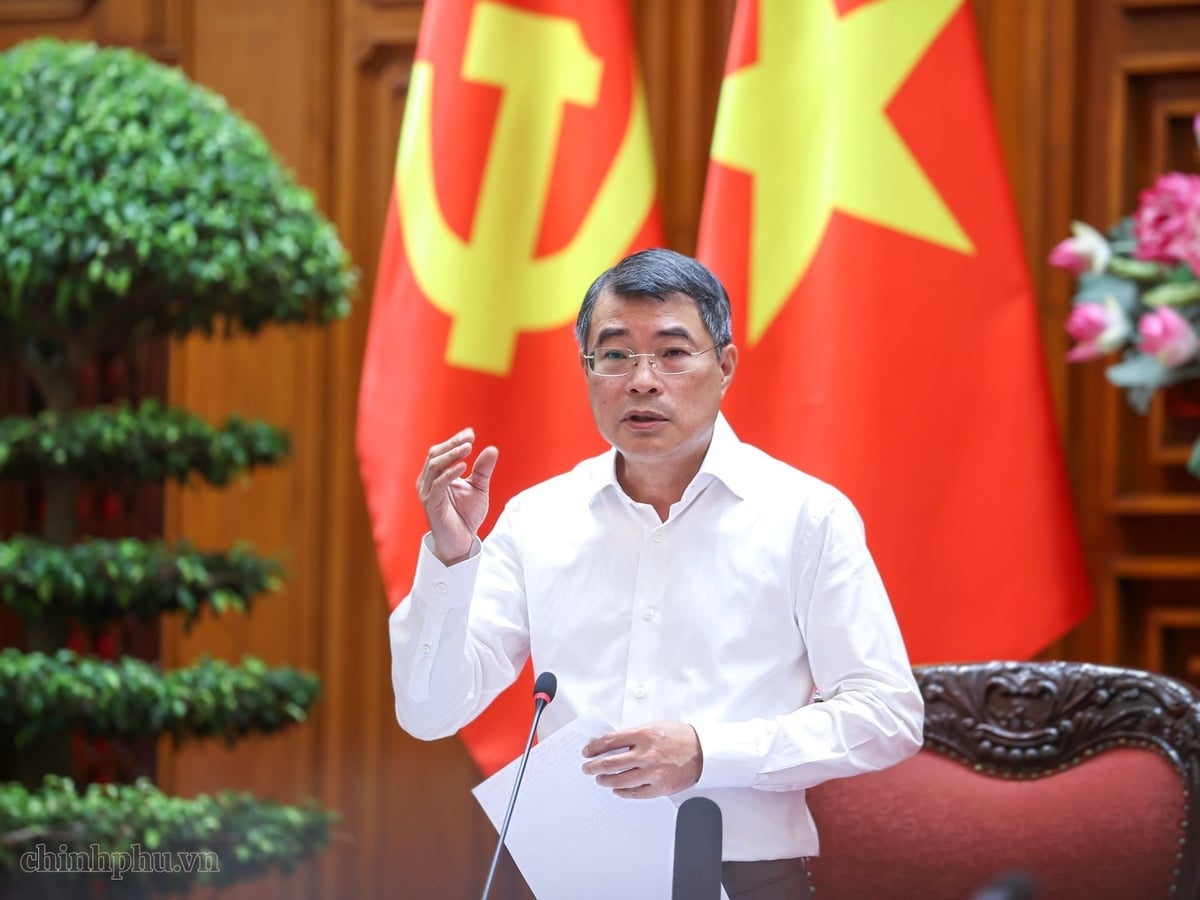 Thủ tướng nêu rõ, phải tập trung tổ chức thực hiện quyết liệt, thực chất, hiệu quả hơn nữa, bảo đảm mục tiêu giải ngân và hiệu quả đầu tư. Ảnh: VGP/Nhật Bắc.