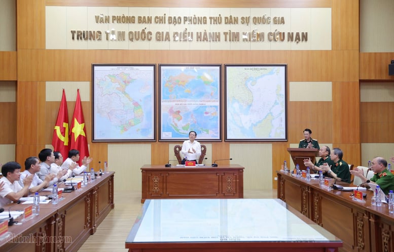 Phó Thủ tướng Hồ Quốc Dũng làm việc về công tác phòng, chống, khắc phục hậu quả thiên tai năm 2026. Ảnh: VGP/Gia Huy.