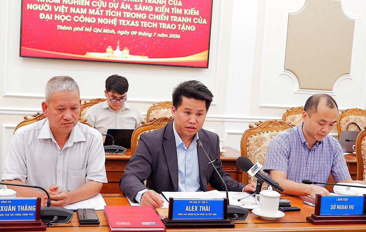 PGS.TS Alex Thai Dinh Vo, đồng chủ nhiệm Dự án VWAI tại Việt Nam phát biểu tại buổi lễ trao tặng. Ảnh: Hồng Thủy.