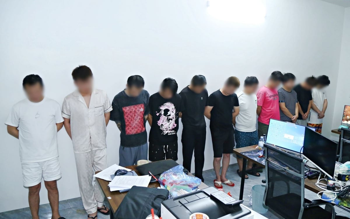 11 đối tượng ngưởi Trung Quốc bị Công an tỉnh Bắc Ninh phát hiện, bắt giữ khi đang hoạt động lừa đảo. Ảnh: Công an tỉnh Bắc Ninh.