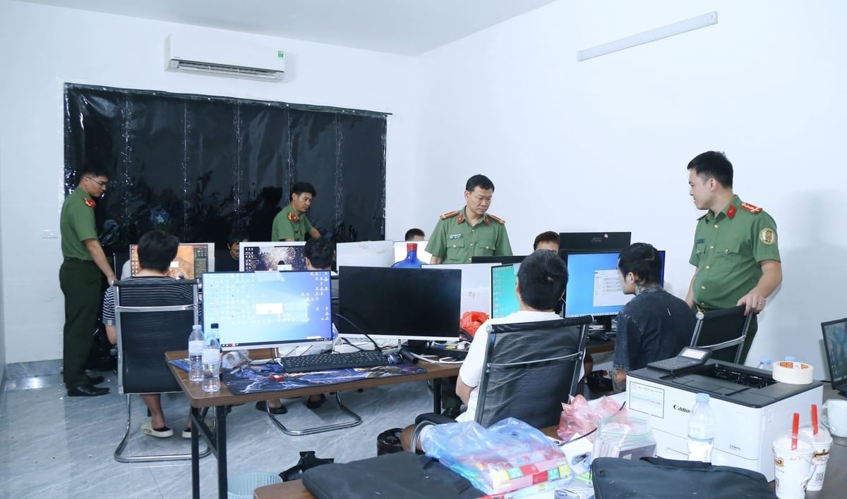 Công an tỉnh Bắc Ninh kiểm tra nơi hoạt động của nhóm đối tượng lừa đảo người Trung Quốc. Ảnh: Công an tỉnh Bắc Ninh.