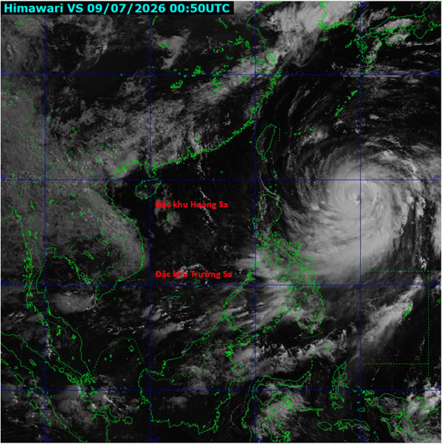 Hình ảnh của siêu bão Ba Vì trên ảnh mây vệ tinh Himawari của Nhật Bản lúc 7h50 sáng ngày 9/7. Nguồn: NCHMF.