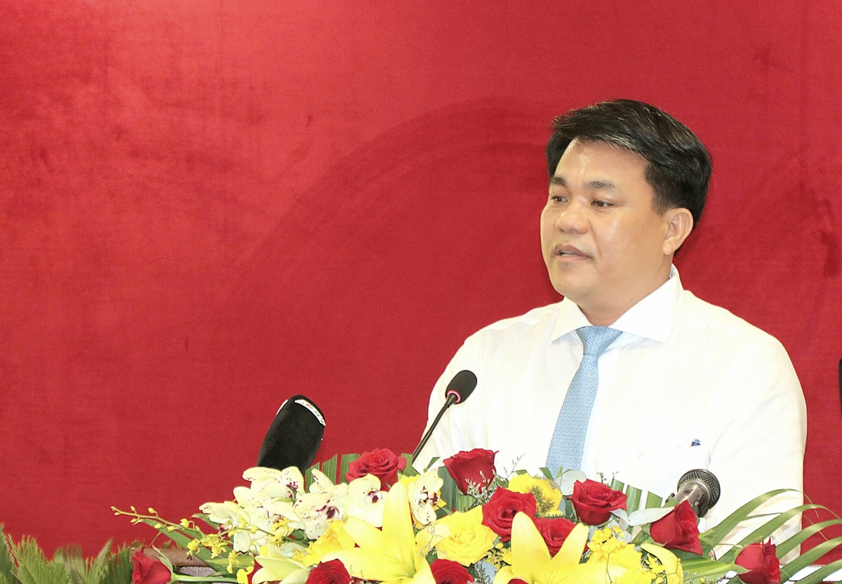 Ông Nguyễn Duy Quang, Giám đốc Sở Nông nghiệp và Môi trường Khánh Hòa, trả lời chất vấn các đại biểu. Ảnh: KS.