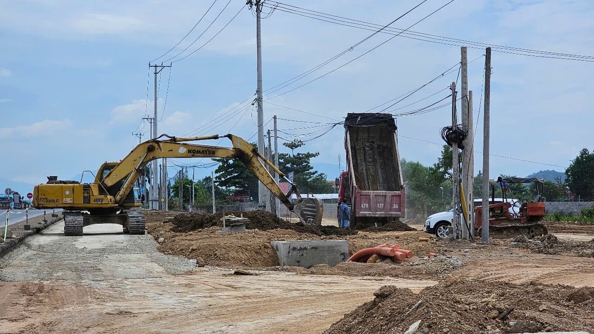 Việc thu hồi khối lượng cát sản lấp nhằm phục vụ các dự án hạ tầng trọng điểm. Ảnh: KS.