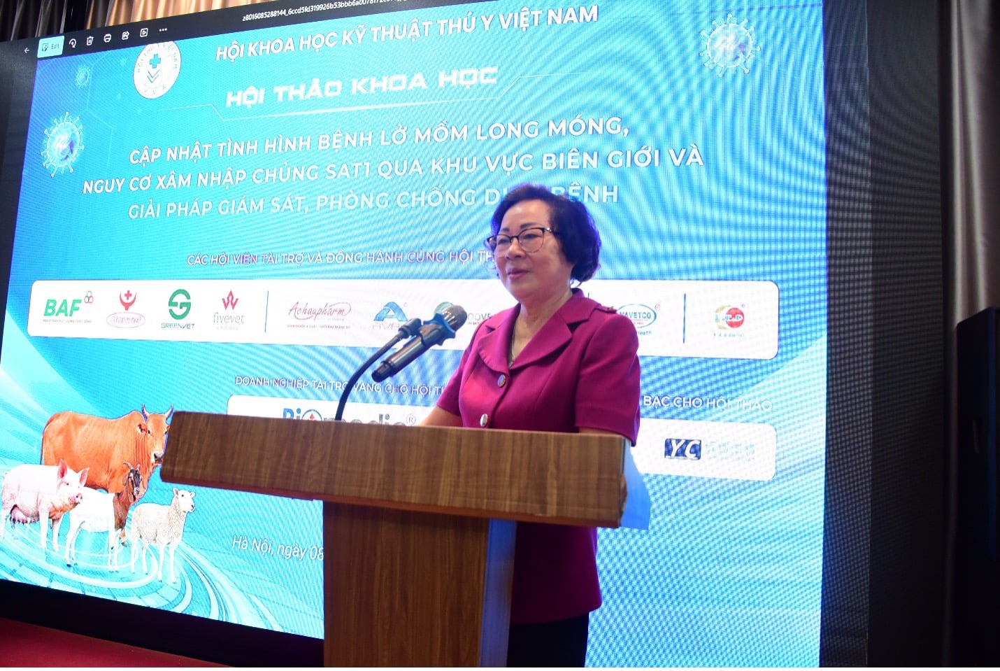 TS. Nguyễn Thị Hương, Chủ tịch Hội Khoa học Kỹ thuật Thú y Việt Nam nhấn mạnh rằng, việc cập nhật thông tin dịch tễ, tăng cường giám sát và chủ động xây dựng phương án phòng, chống dịch có ý nghĩa đặc biệt quan trọng nhằm bảo vệ ngành chăn nuôi trước các nguy cơ mới.. Ảnh: Lan Hương. 