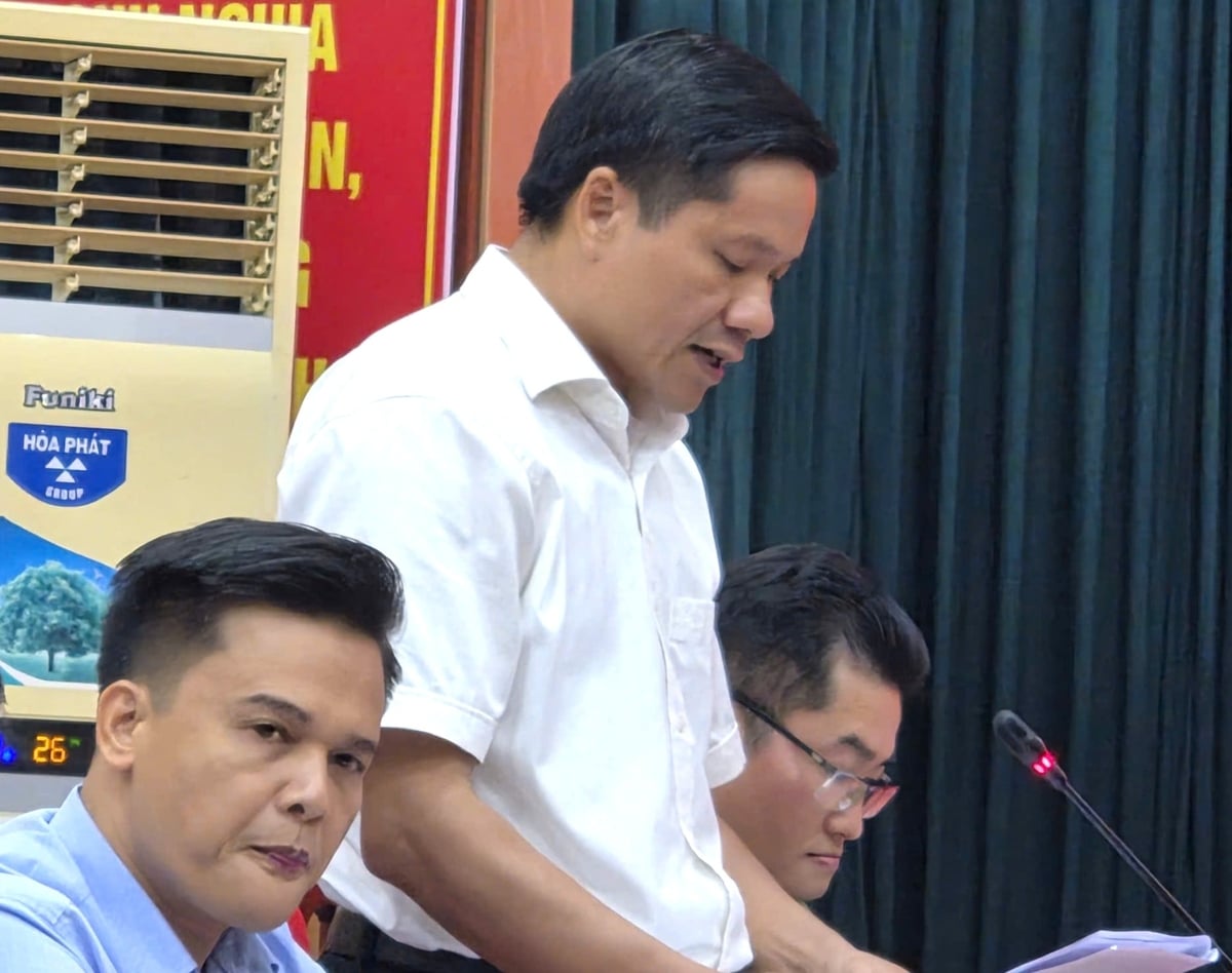Đại diện Sở Giáo dục và Đào tạo tỉnh Tuyên Quang cho biết, đơn vị sẽ tham mưu UBND tỉnh báo cáo Bộ Giáo dục và Đào tạo xem xét phương án tổ chức thi lại môn Toán đối với các thí sinh dự thi tại điểm thi Trường THPT Chuyên Tuyên Quang. Ảnh: Đào Thanh.