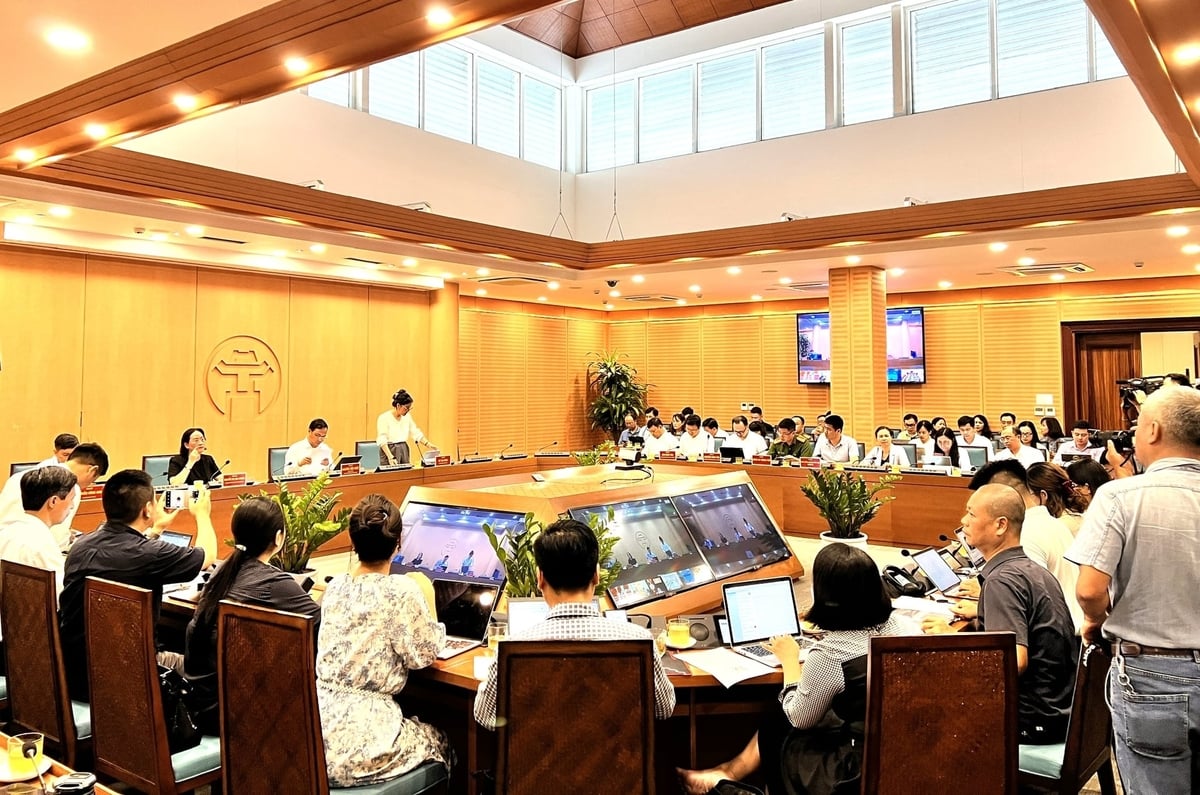 Các đại biểu và các nhà báo tham dự họp báo. Ảnh: Tiến Trung.