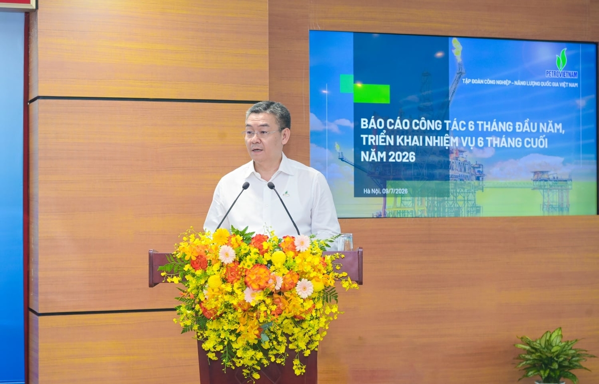 Tổng Giám đốc Petrovietnam Lê Mạnh Cường báo cáo kết quả hoạt động sản xuất kinh doanh 6 tháng đầu năm của Tập đoàn. Ảnh: Petrovietnam.