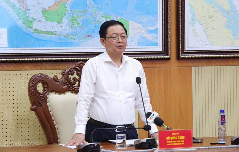 Phó Thủ tướng giao nhiệm vụ, từ nay đến trước mùa mưa bão, các đoàn công tác phải tổ chức kiểm tra toàn diện công tác phòng, chống thiên tai tại các địa phương. Ảnh: VGP/Gia Huy.