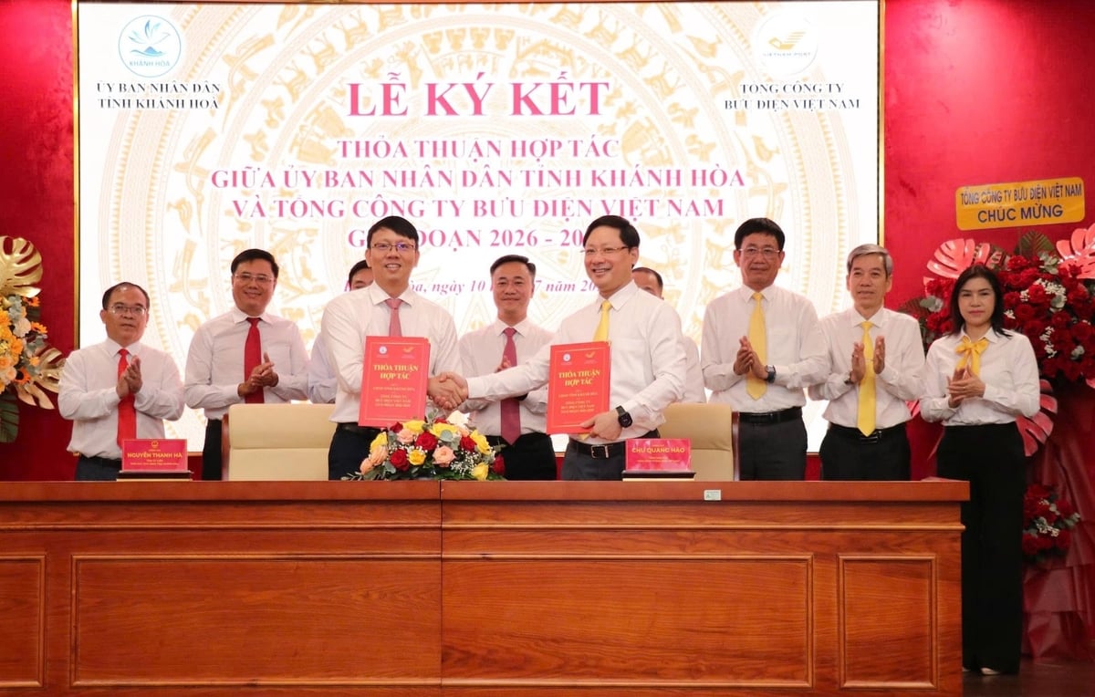 UBND tỉnh Khánh Hòa và Tổng Công ty Bưu điện Việt Nam ký kết thỏa thuận hợp tác giai đoạn 2026-2030. Ảnh: Phương Chi.