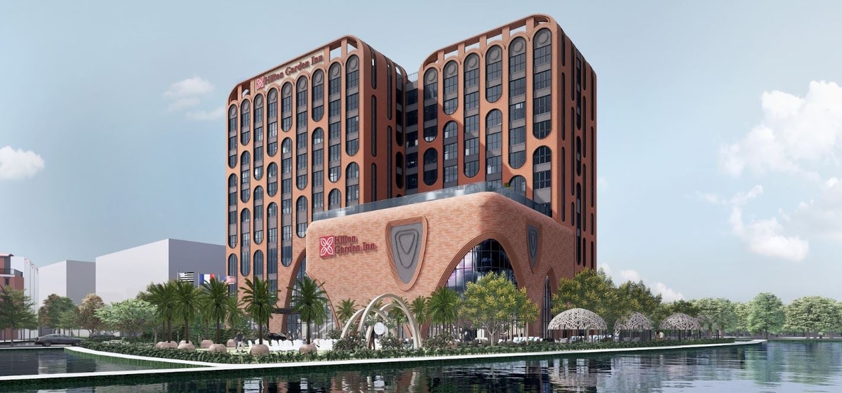 Hilton Garden Inn lấy cảm hứng từ di sản và kiến trúc Nam Bộ để hình thành một diện mạo vừa hiện đại vừa giàu bản sắc. Ảnh: T&T Group.