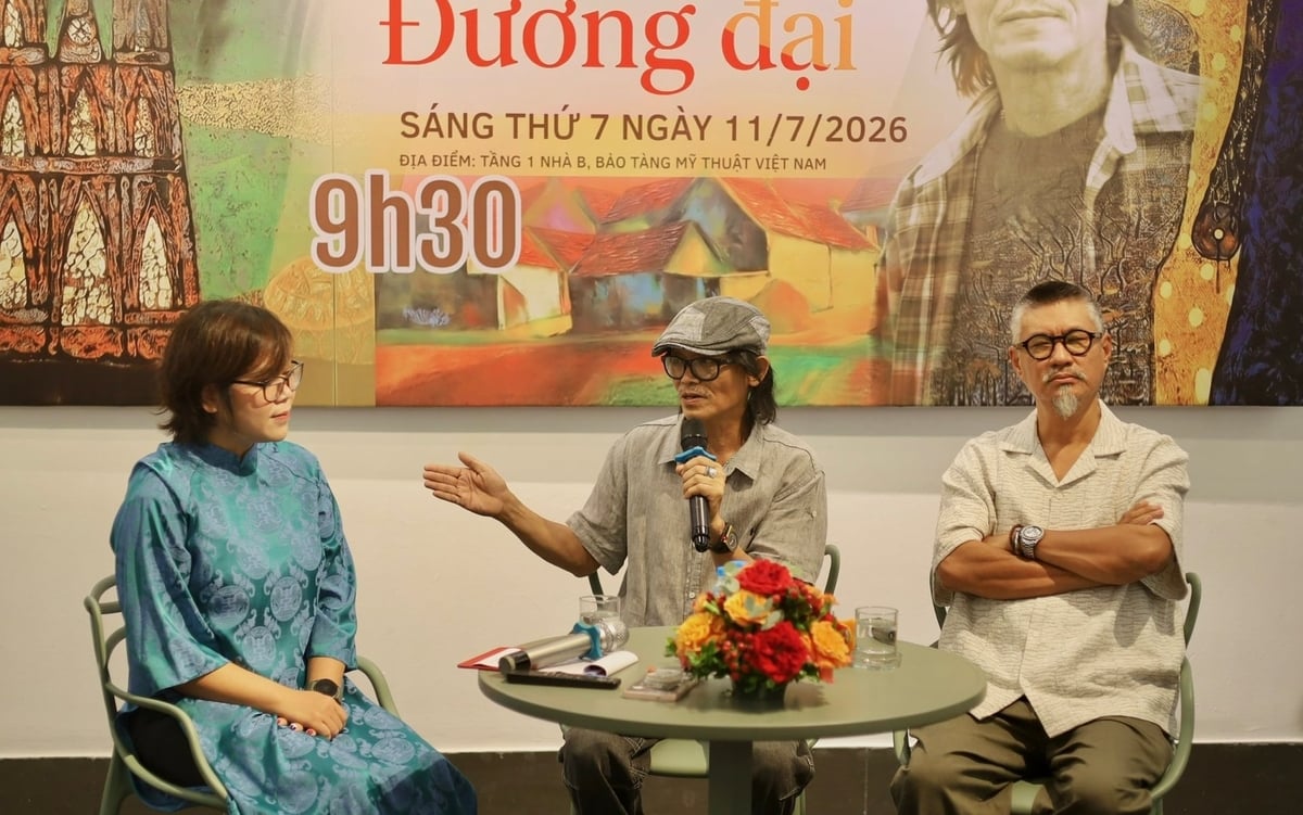 Họa sĩ Trịnh Tuân và họa sĩ Đào Hải Phong tại buổi Art Talk. Ảnh: Thanh Ngọc.