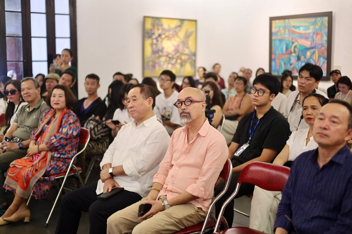Buổi chia sẻ thu hút đông đảo công chúng yêu nghệ thuật. Ảnh: Thanh Ngọc.