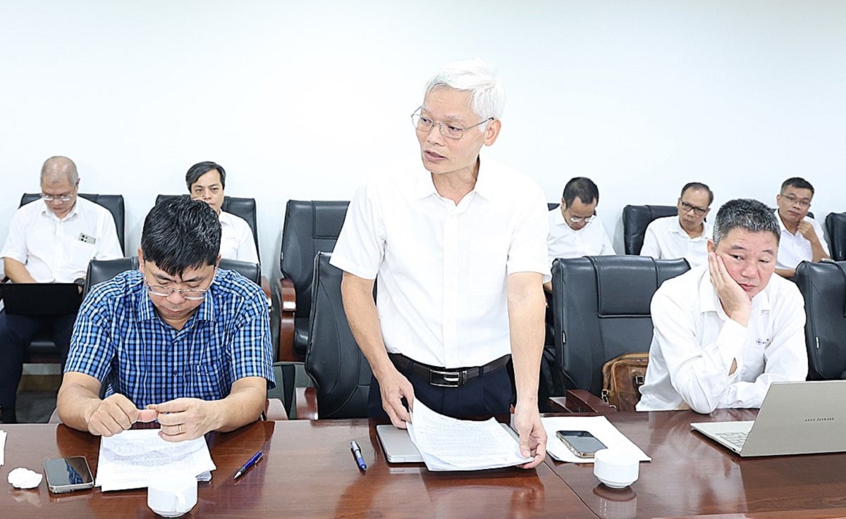 Ông Cao Đạt Khoa - thành viên HĐTV EVNNPT báo cáo tại buổi làm việc. Ảnh: EVNNPT.