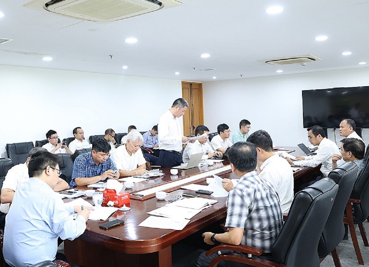 EVN, EVNNPT kiến nghị Bộ Công Thương đề nghị UBND các tỉnh, thành phố tập trung tháo gỡ vướng mắc về giải phóng mặt bằng, chuyển đổi mục đích sử dụng rừng, thống nhất vị trí trạm biến áp và hướng tuyến các dự án. Ảnh: EVNNPT.