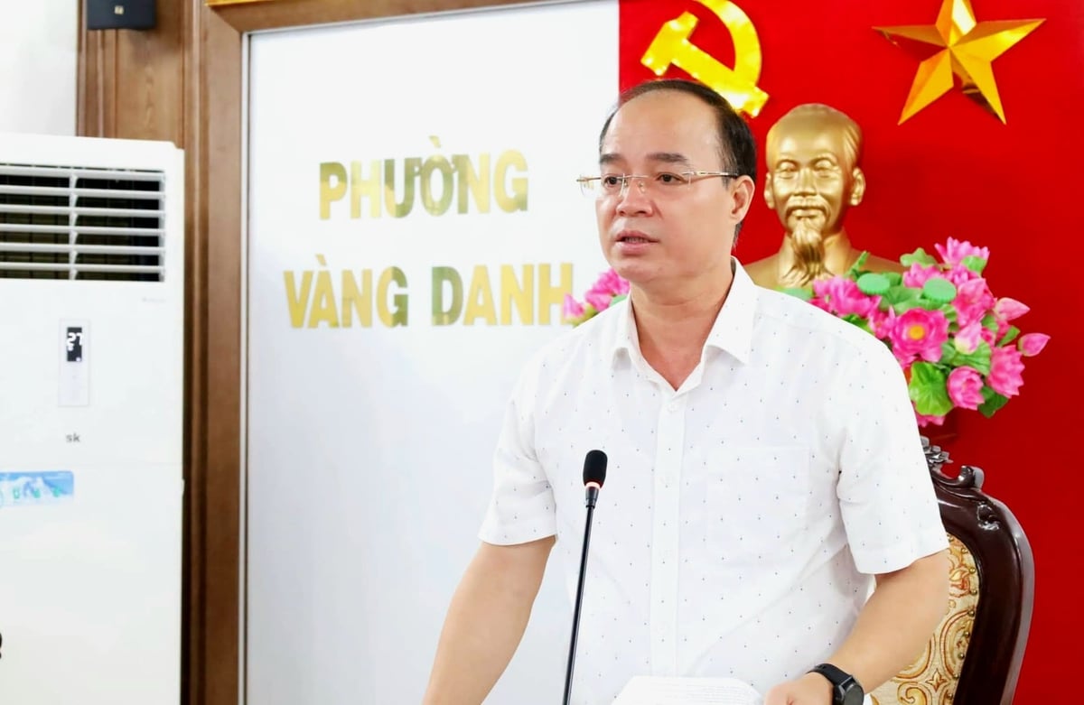 Ông Bùi Văn Thành, Chủ tịch UBND phường Vàng Danh chủ trì buổi làm việc. Ảnh: Mai Hương. 