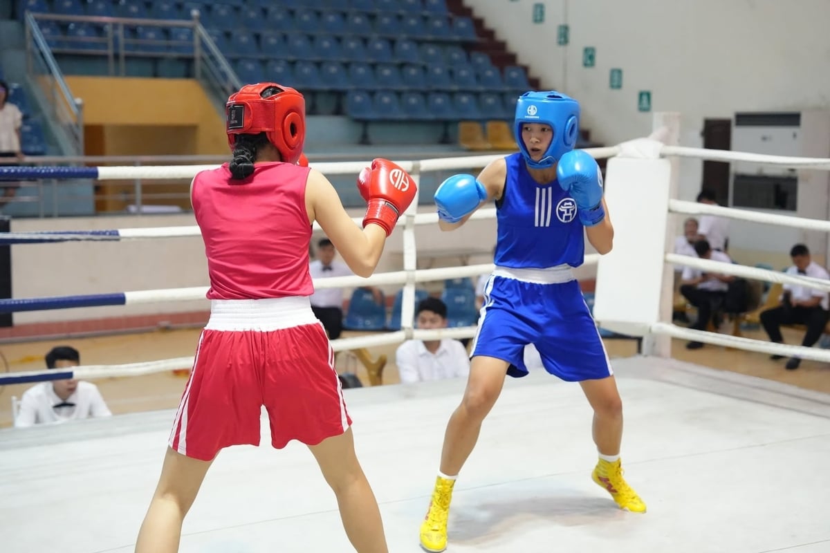 Võ sĩ Phạm Thị Hồng Điểm (Hà Nội) thi đấu nội dung 15-16 nữ tại giải. Ảnh: Liên đoàn quyền Anh Việt Nam. 