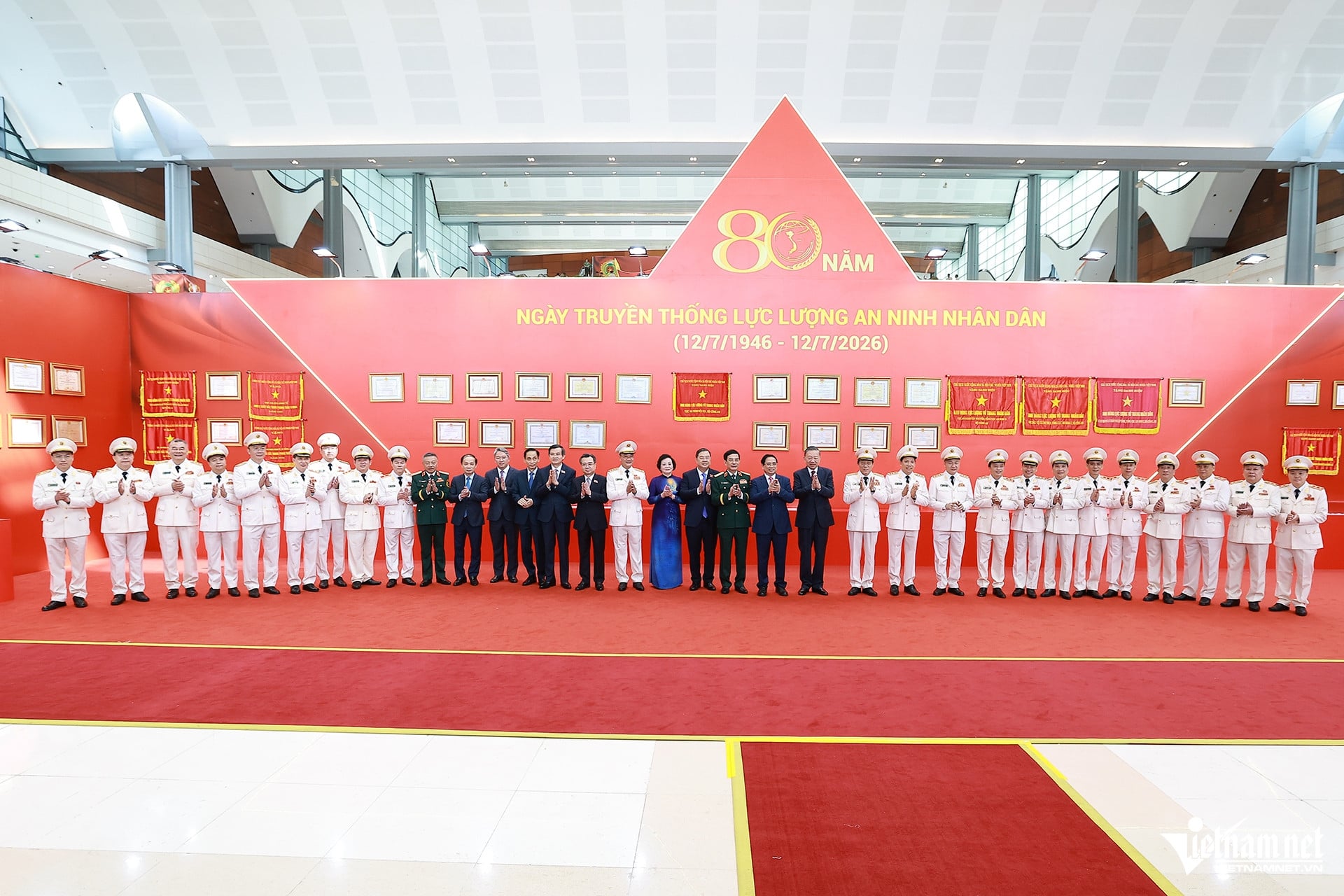 Tổng Bí thư, Chủ tịch nước Tô Lâm cùng các đại biểu chụp ảnh lưu niệm. Ảnh: Vietnamnet.