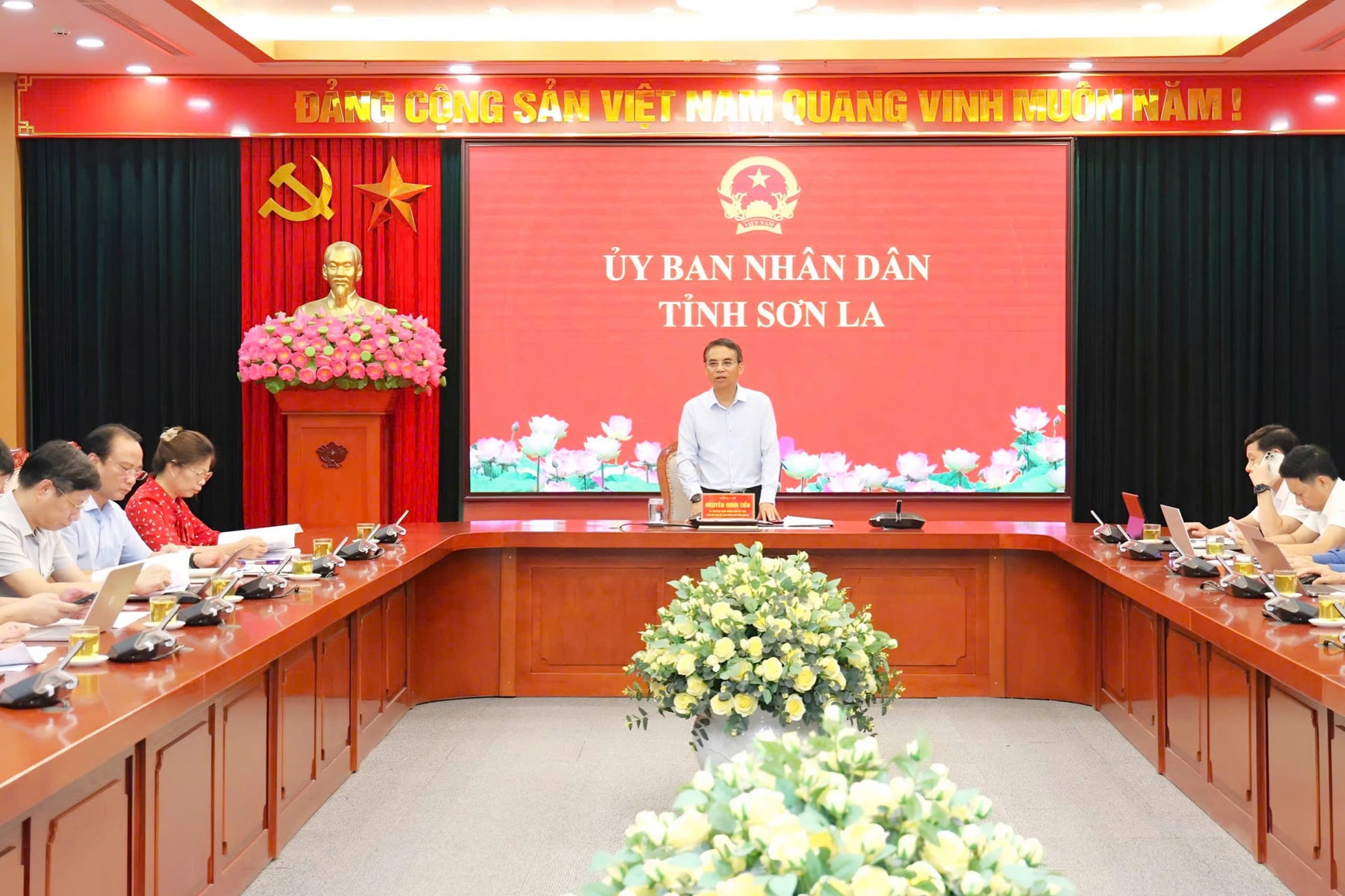 Tổ công tác số 4 họp rà soát, tháo gỡ khó khăn, vướng mắc các dự án thuộc lĩnh vực giao thông, xây dựng và khu đô thị. Ảnh: Lê Hồng.