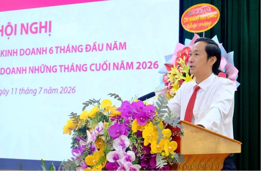 Ông Trần Quốc Tuấn - Giám đốc Agribank Chi nhánh Hậu Giang phát biểu khai mạc Hội nghị. Ảnh: Thanh Tùng.