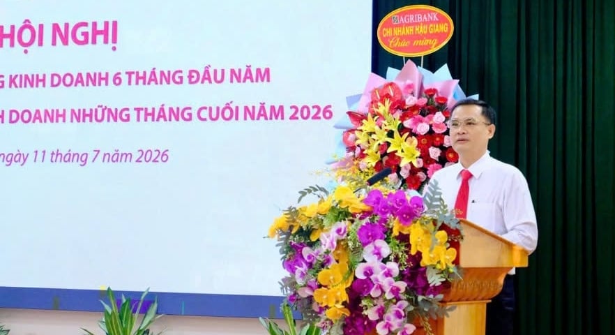 Ông Nguyễn Thanh Hải - Phó Giám đốc Agribank Chi nhánh Hậu Giang báo cáo sở kết 6 tháng đầu năm 2026. Ảnh: Thanh Tùng.