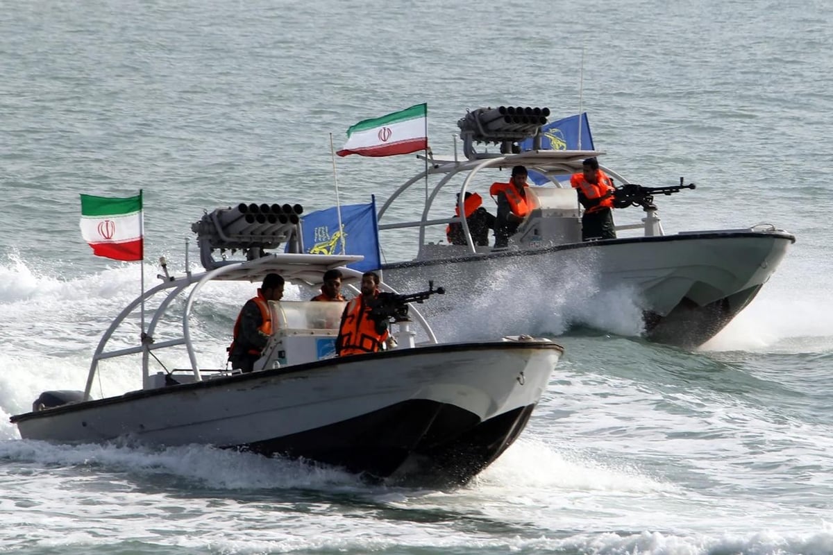 Iran ngày 12/7 tuyên bố đã đóng cửa eo biển Hormuz sau khi một tàu vận tải đi vào một tuyến đường không được chấp thuận và bị tấn công. Ảnh: Getty.