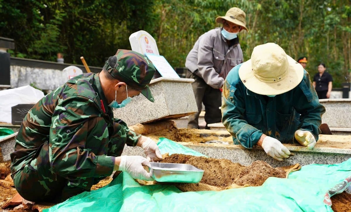 Công tác khai quật, tìm kiếm hài cốt liệt sĩ ở Quảng Ngãi đang được triển khai khẩn trương, trách nhiệm. Ảnh: T.T.