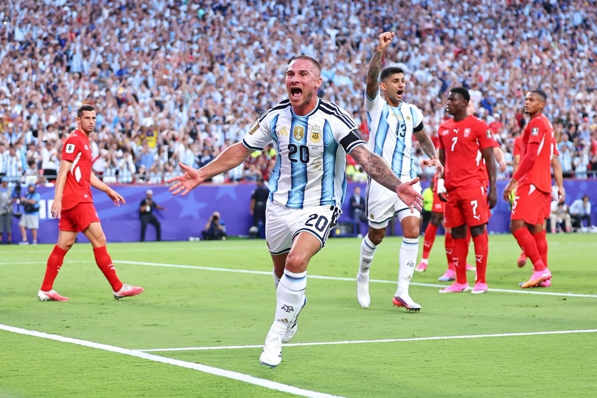 Argentina có nhiều cầu thủ chia sẻ gánh nặng ghi bàn cho L.Messi. Ảnh: FIFA.