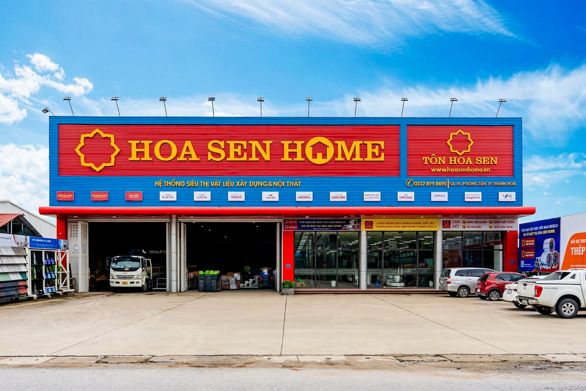 HSG tiếp tục đẩy mạnh phát triển Hệ thống Siêu thị Vật liệu xây dựng và Nội thất Hoa Sen Home theo định hướng trở thành hệ thống bán lẻ vật liệu xây dựng và nội thất hàng đầu Việt Nam. Ảnh: HS.