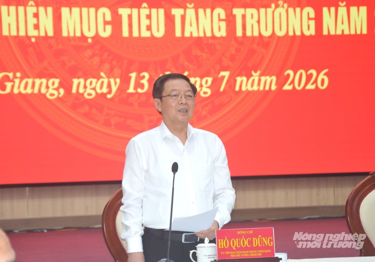 Phó Thủ tướng Hồ Quốc Dũng đánh giá cao những nỗ lực của tỉnh An Giang trong triển khai các giải pháp thực hiện mục tiêu tăng trưởng kinh tế. Ảnh: Trung Chánh.