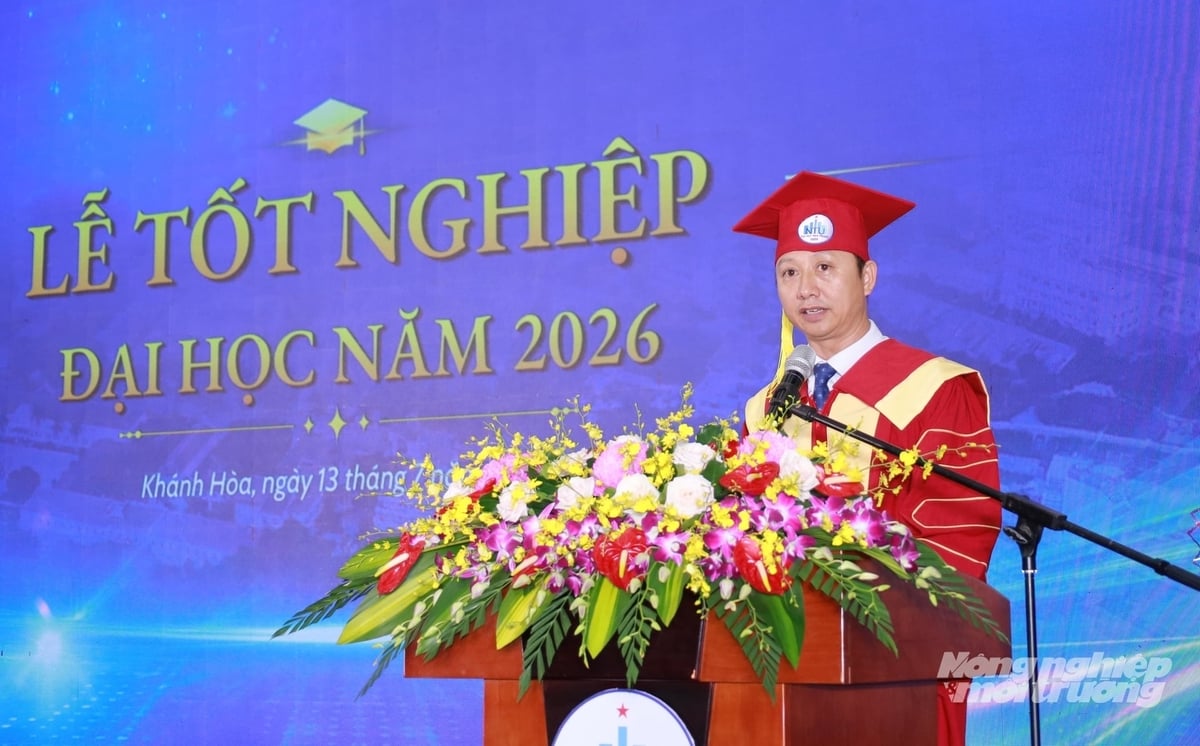 TS. Trần Doãn Hùng, Phó Hiệu trưởng Trường Đại học Nha Trang phát biểu tại buổi lễ. Ảnh: Phương Chi.