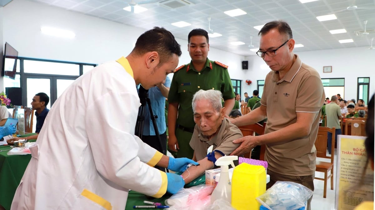 Lào Cai lấy hơn 3.434 mẫu ADN thân nhân liệt sĩ. Ảnh: Thanh Ngà.