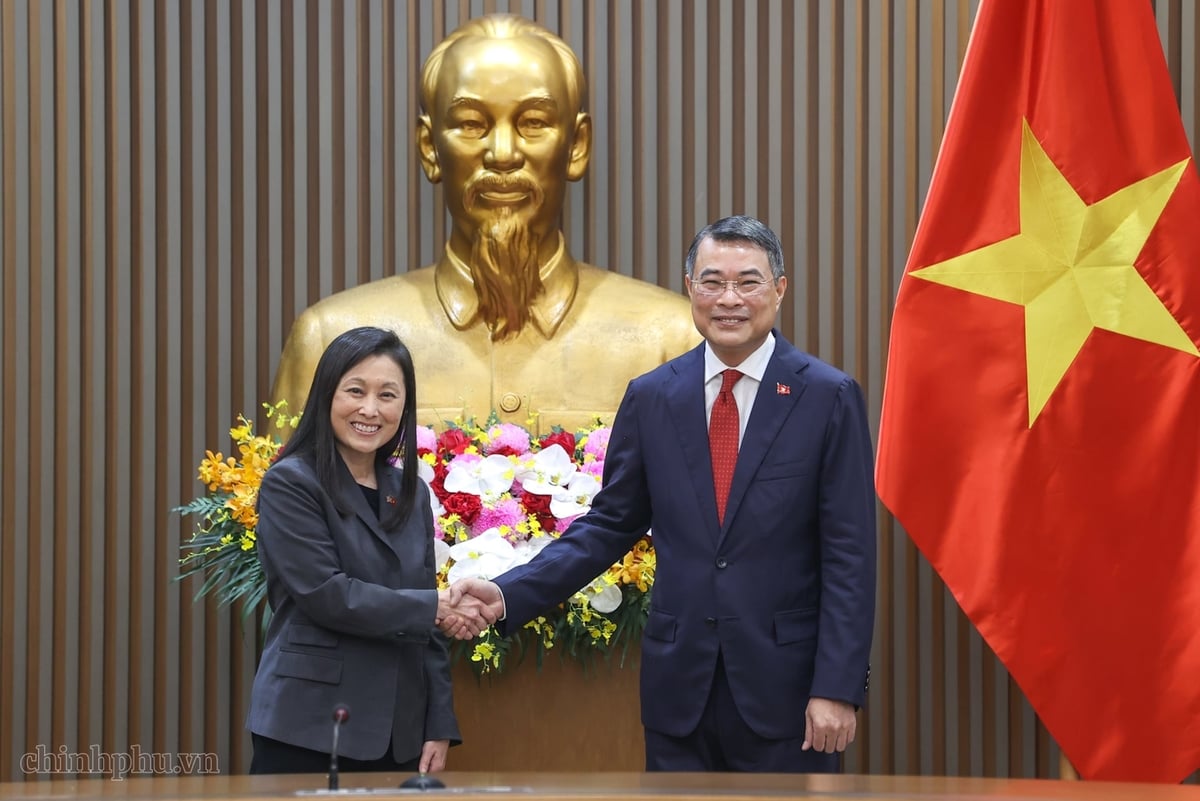 Thủ tướng Chính phủ Lê Minh Hưng tiếp Đại sứ Đặc mệnh toàn quyền Hợp chúng quốc Hoa Kỳ tại Việt Nam Jennifer Wicks. Ảnh: VGP.