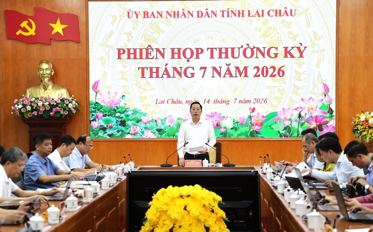 Chủ tịch UBND tỉnh Lai Châu Hà Quang Trung chủ trì Phiên họp thường kỳ tháng 7 của UBND tỉnh Lai Châu. Ảnh: Nguyễn Chanh.