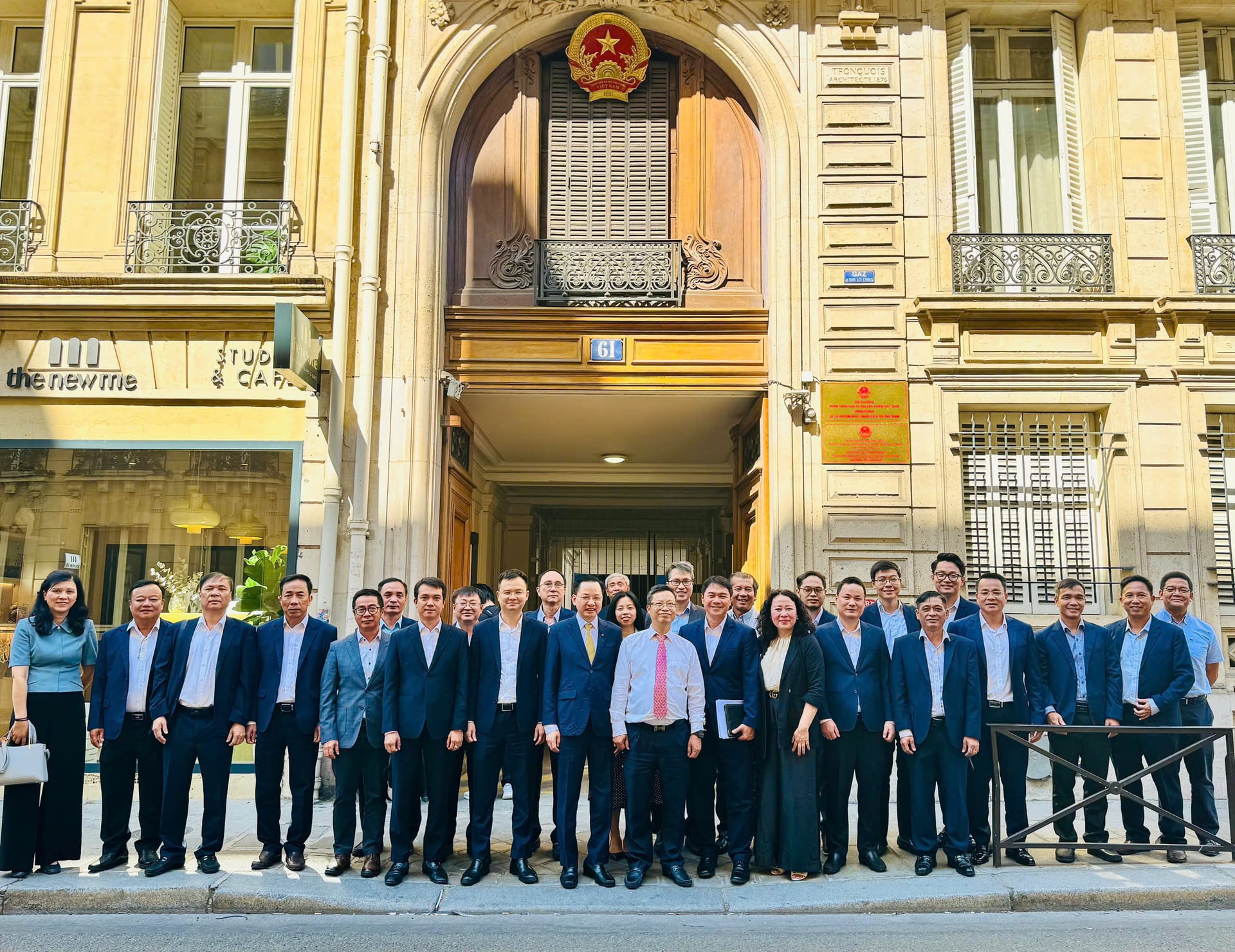 Đoàn Tập đoàn Hoá chất Việt Nam thăm và làm việc tại Đại sứ quán Việt Nam tại Cộng Hoà Pháp. Ảnh: Vinachem.