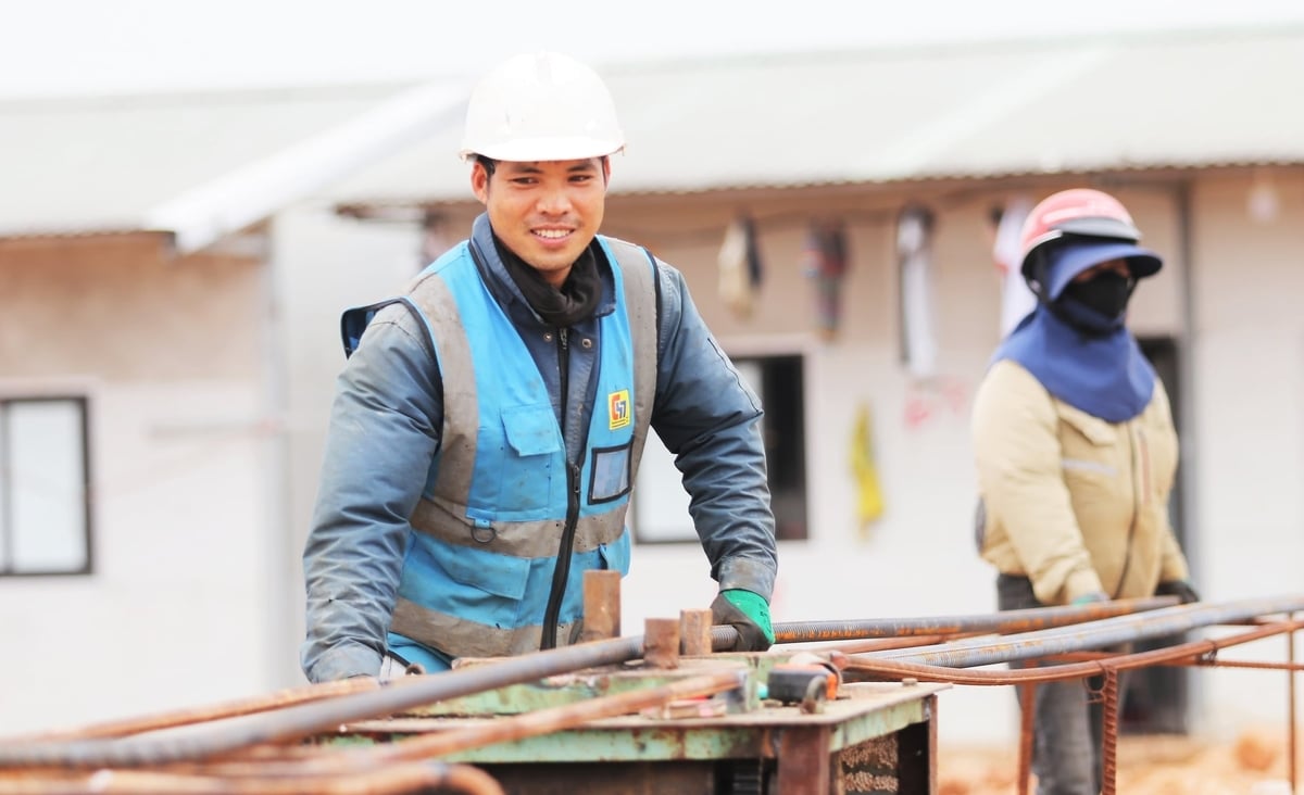 Giá sắt thép tăng cao thời gian qua là một trong những nguyên nhân dẫn đến một số dự án chậm tiến độ. Ảnh: Thanh Nga.
