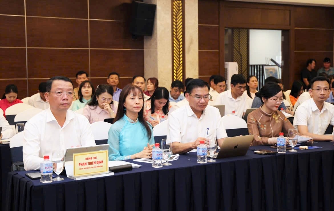 Chủ tịch UBND tỉnh Hà Tĩnh Phan Thiên Định tham dự buổi tọa đàm. Ảnh: T.Nga.