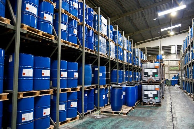 Yêu cầu về Giấy chứng nhận chỉ áp dụng đối với tổ chức, cá nhân sản xuất, kinh doanh hóa chất vì mục đích thương mại. Ảnh minh họa.
