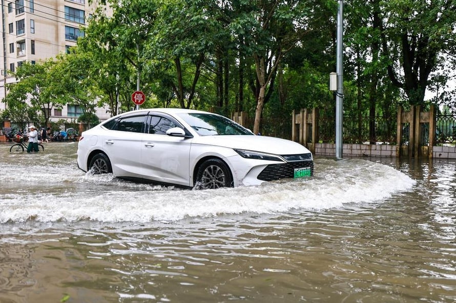 Tuyến đường bị ngập nước tại thành phố Nhạc Thanh, tỉnh Chiết Giang, miền Đông Trung Quốc, ngày 12/7/2026. Ảnh: Xinhua. 