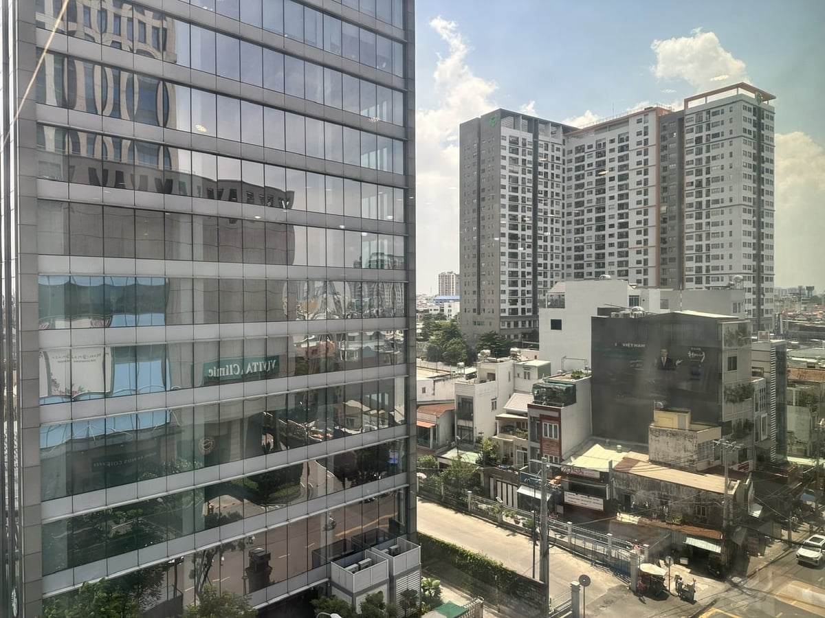 Các tòa nhà có chứng nhận xanh và lộ trình giảm phát thải rõ ràng đạt giá thuê cao hơn 15-30% so với tài sản còn lại. Ảnh: Thục Vy.