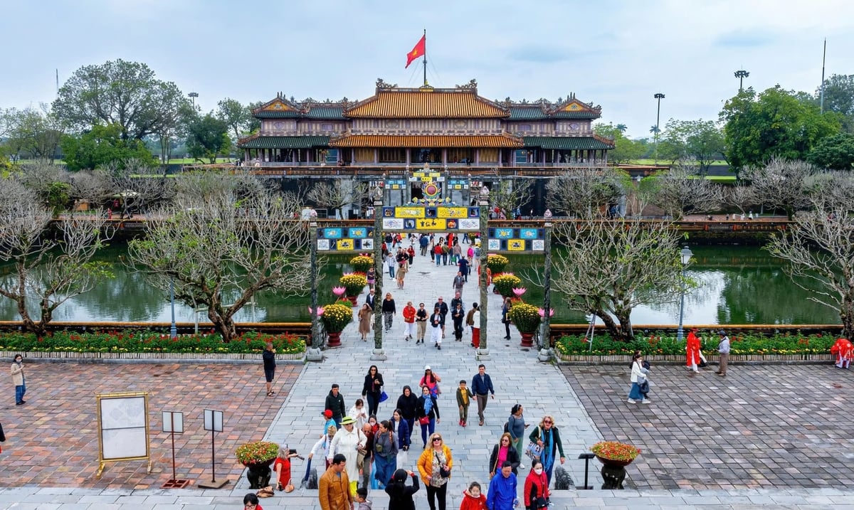 Du lịch Huế tăng trưởng mạnh trong 6 tháng đầu năm 2026. Ảnh: V.D.
