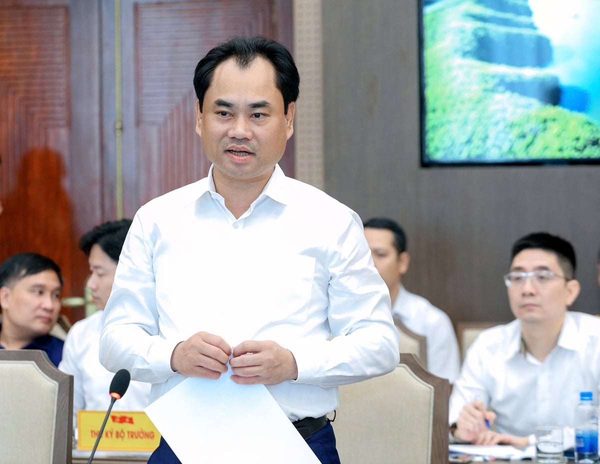 Bộ trưởng Bộ Nông nghiệp và Môi trường Trịnh Việt Hùng phát biểu tại buổi làm việc. Ảnh: Thanh Ngà.