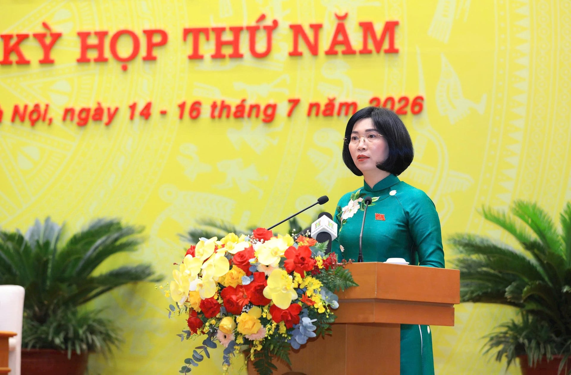 Chủ tịch HĐND thành phố Phùng Thị Hồng Hà phát biểu kết luận phiên chất vấn và trả lời chất vấn. Ảnh: HĐND TP. Hà Nội.