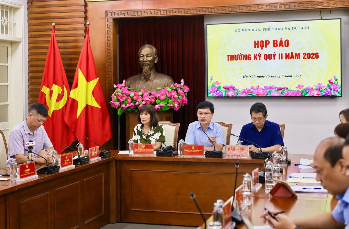 Chánh văn phòng Bộ VHTTDL Cao Lê Tuấn Anh; Cục trưởng Cục Báo chí Lưu Đình Phúc; Phó Cục trưởng Cục Phát thanh, Truyền hình và Thông tin điện tử Nguyễn Thị Thanh Huyền. Ảnh: Thanh Ngọc.